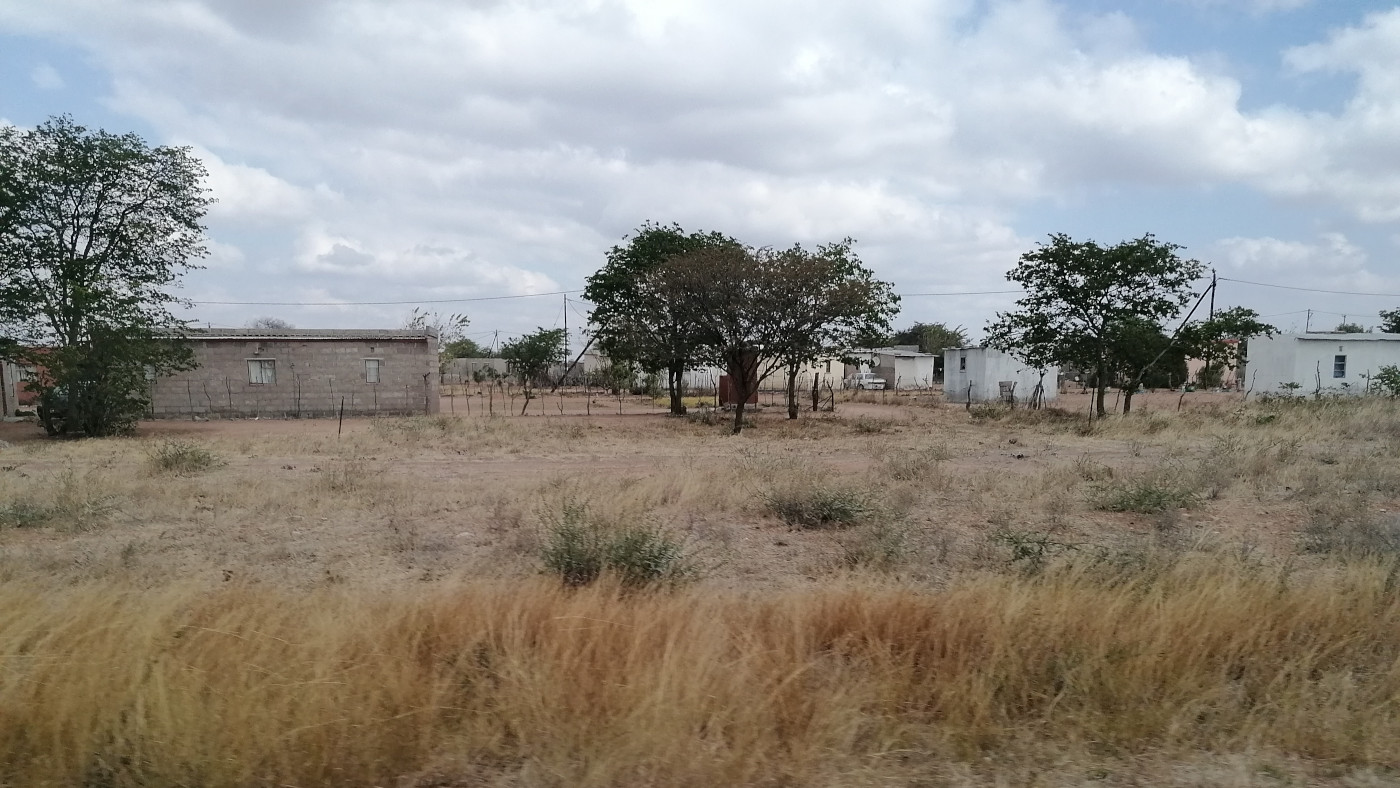 Eine Siedlung neben der Hauptstraße - mit gebührendem Abstand.