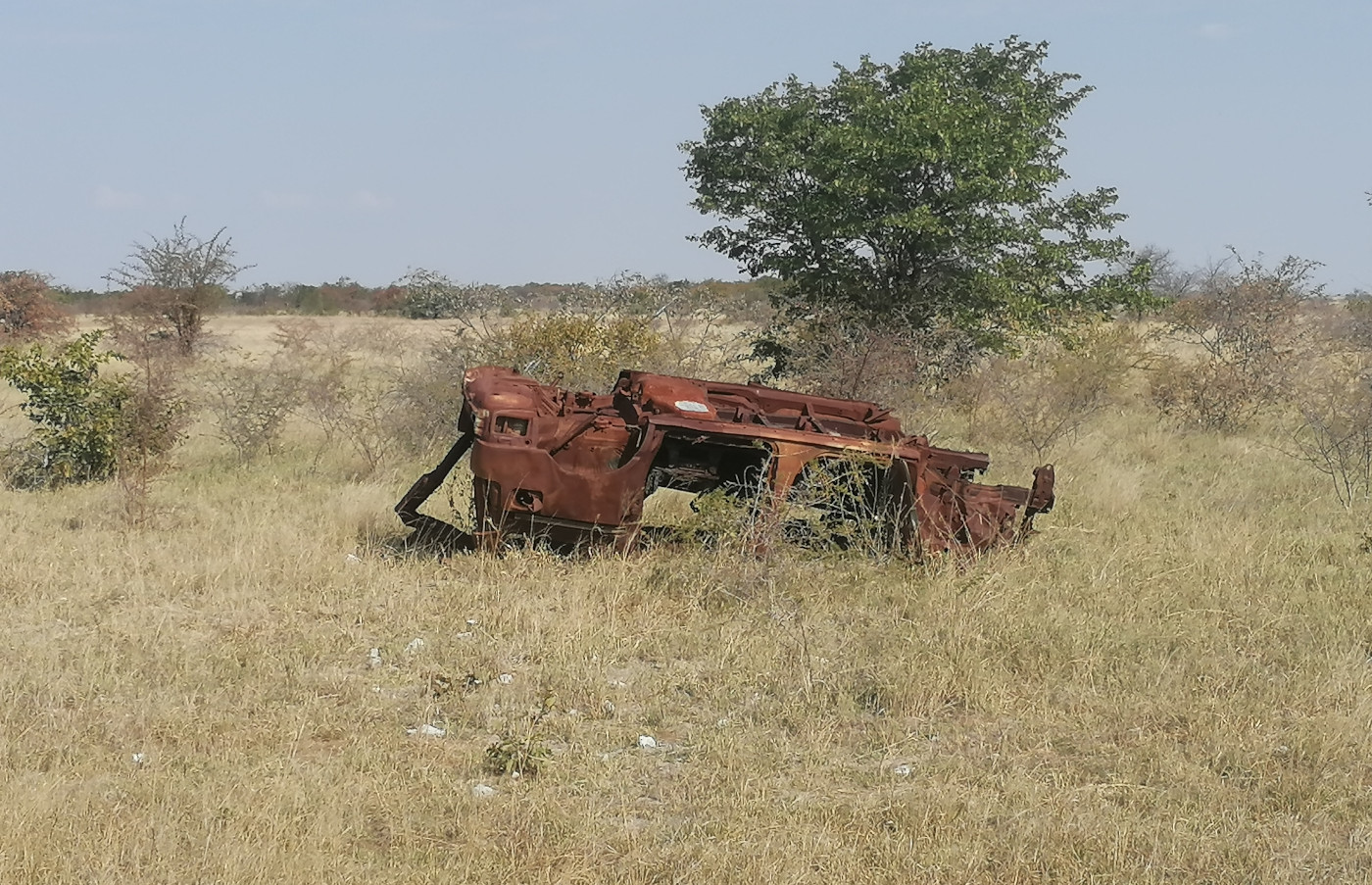 Sowas passiert auf den schlechten Straßen schnell - wahrscheinlich ein Unfall bei Nacht.