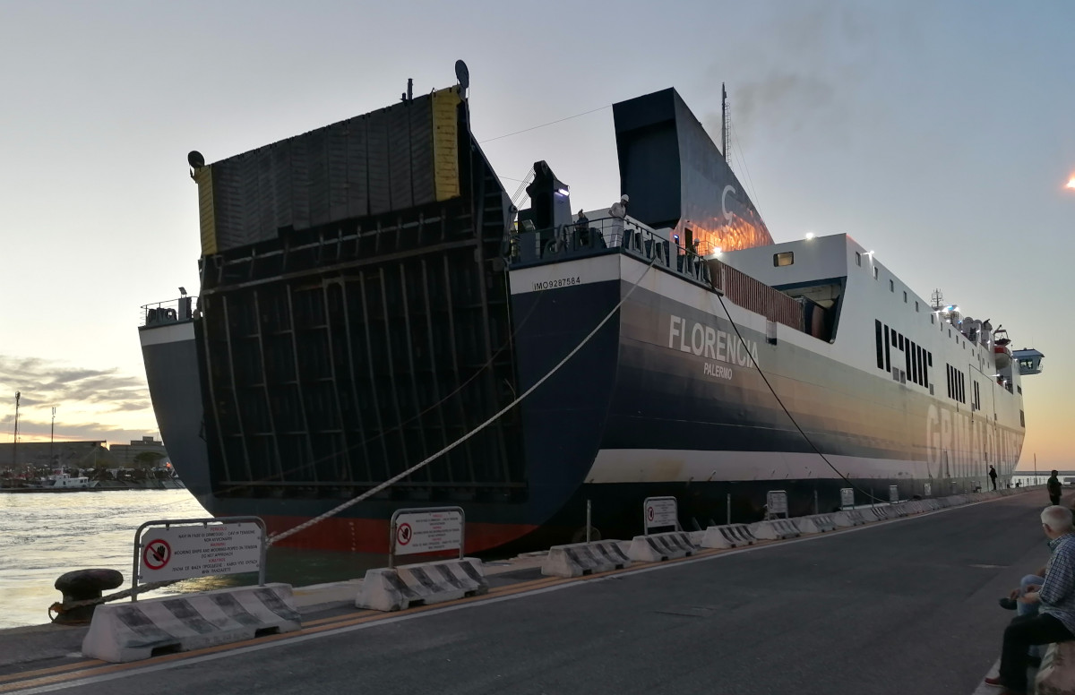 Unsere Fähre beim Anlegen.