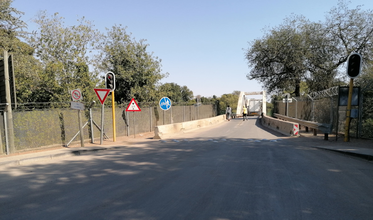 Die einspurige Brücke über den Limpopo.