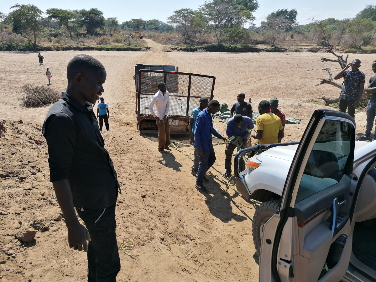 Steckengebliebener Lastwagen.