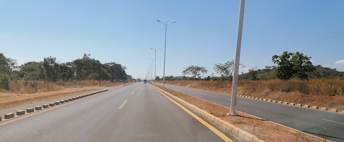 Die Stadtautobahn von Mpika.