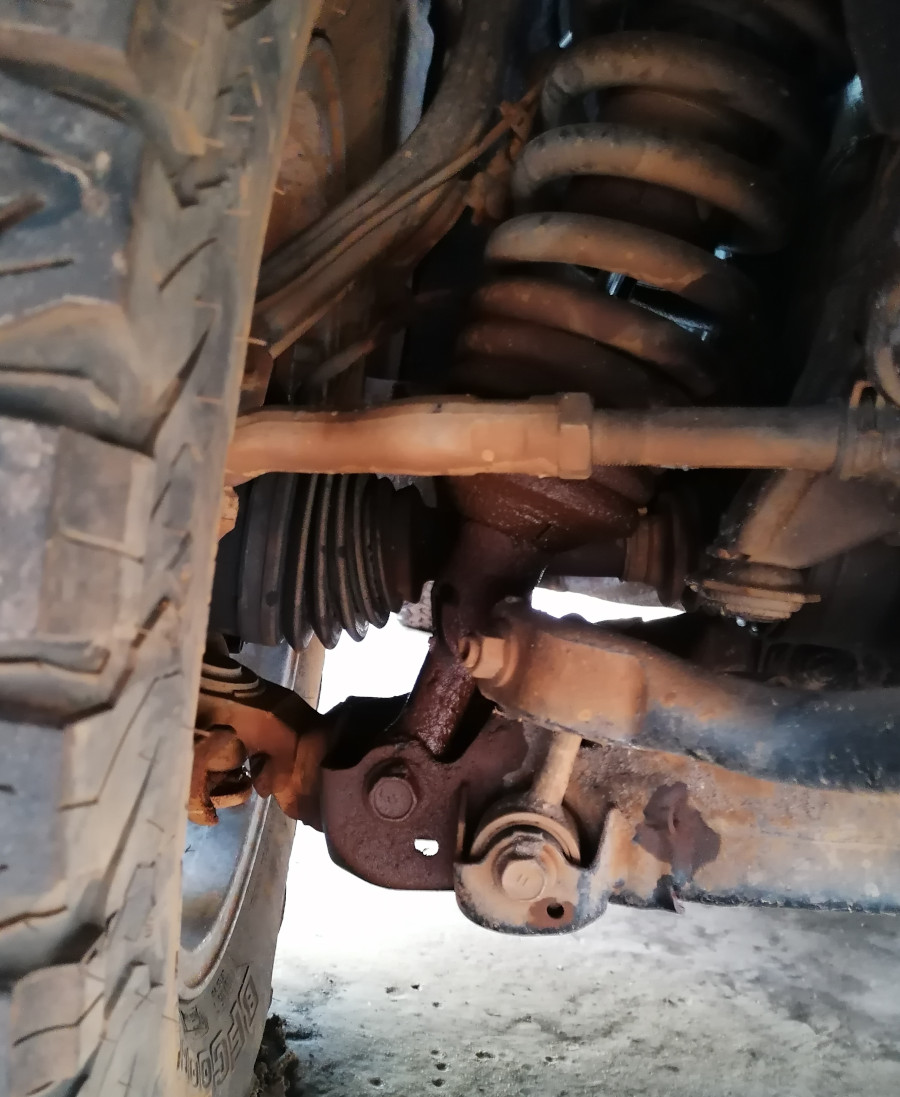 Ölflecken am Stoßdämpfer.