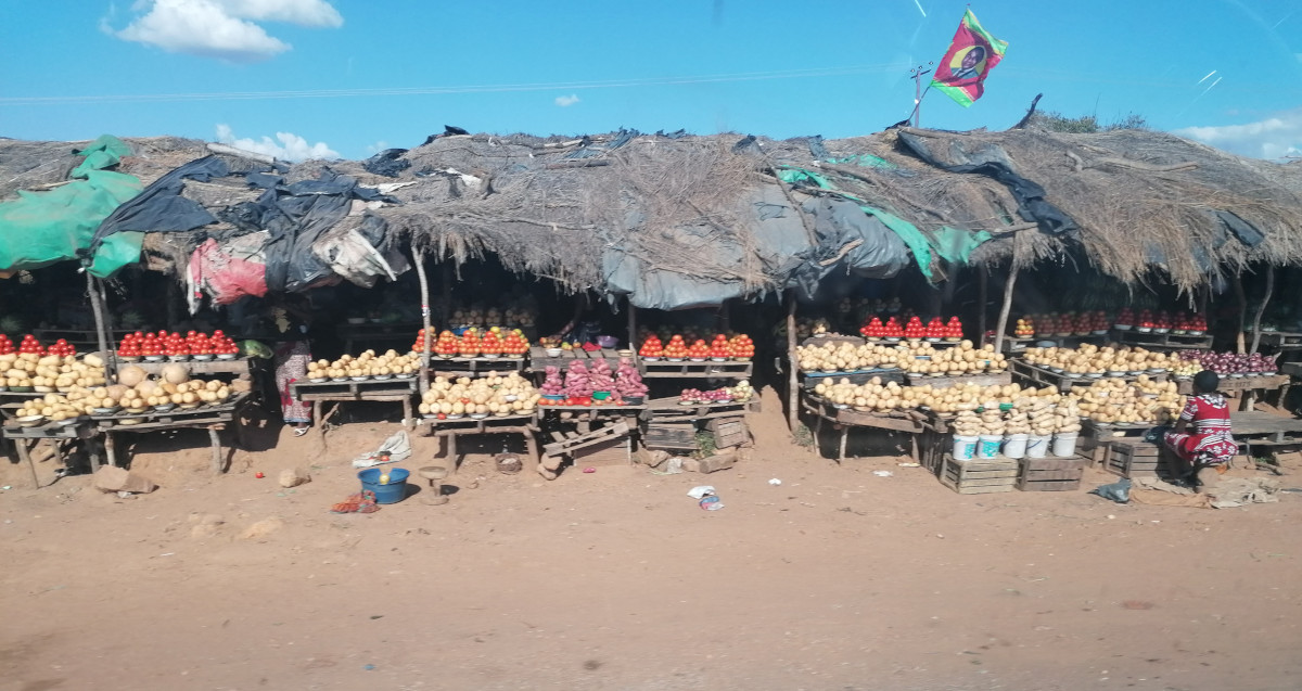 Obst und Gemüsestand in Serenje.