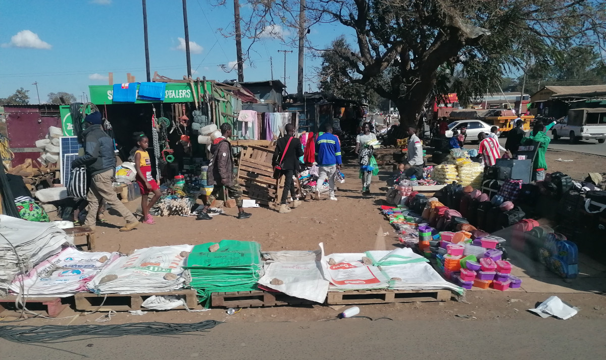 Typische Szene aus dem Straßenbild von Serenje.