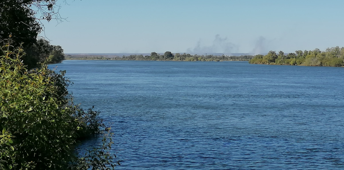 Die berühmten Gischtwolken der Viktoriafälle.