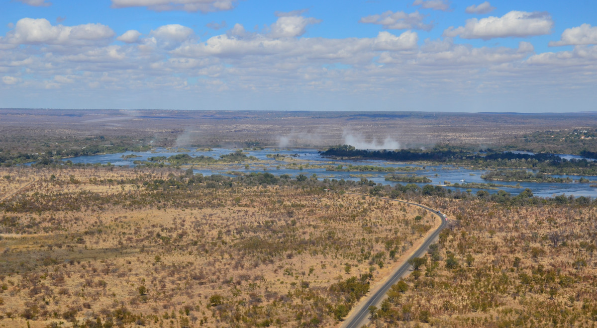 Im Anflug auf die Victoriafälle.