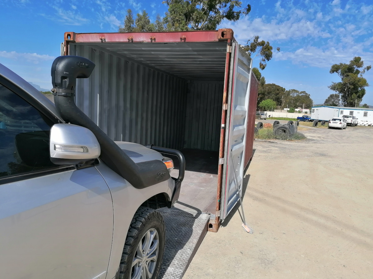 Ganz schön eng so ein Container.