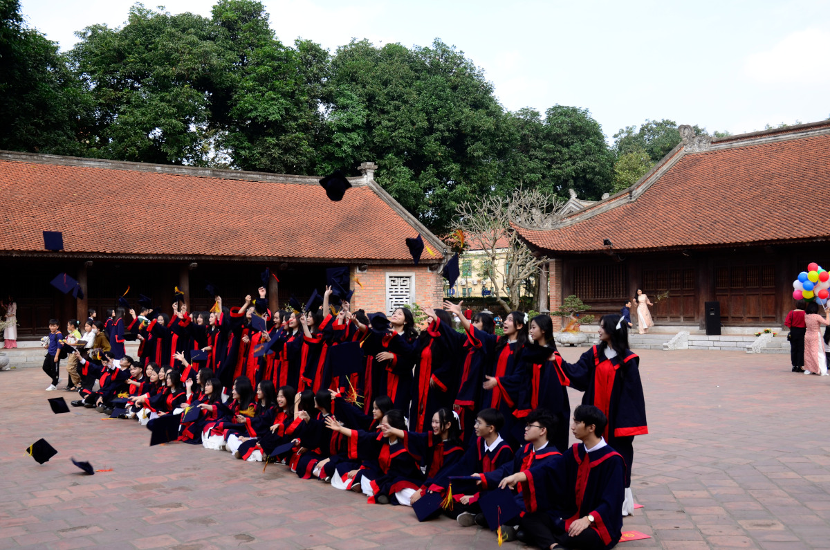 Abschlußklasse einer Schule aus dem Umland beim Klassenphoto