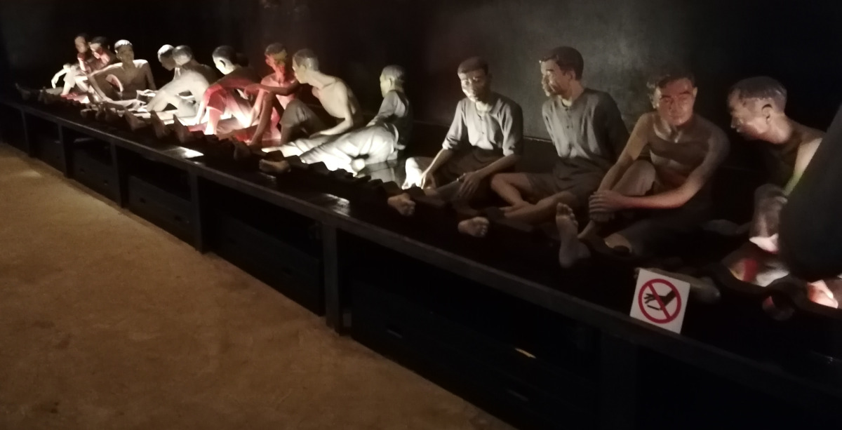 Internierung von Gefangenen mit Fixierung der Füße.