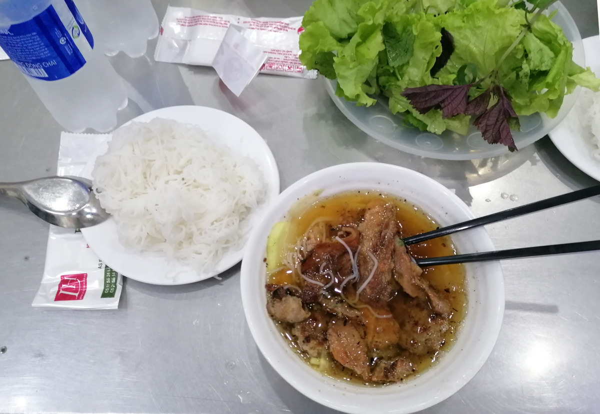 Erstes Mittagessen in Hanoi, Vietnam
