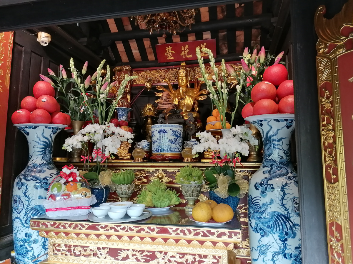 Altar in der Einsäulenpagode