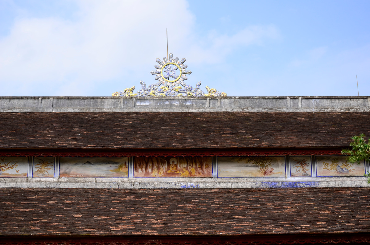 Dachverzierung des Hauptgebäudes