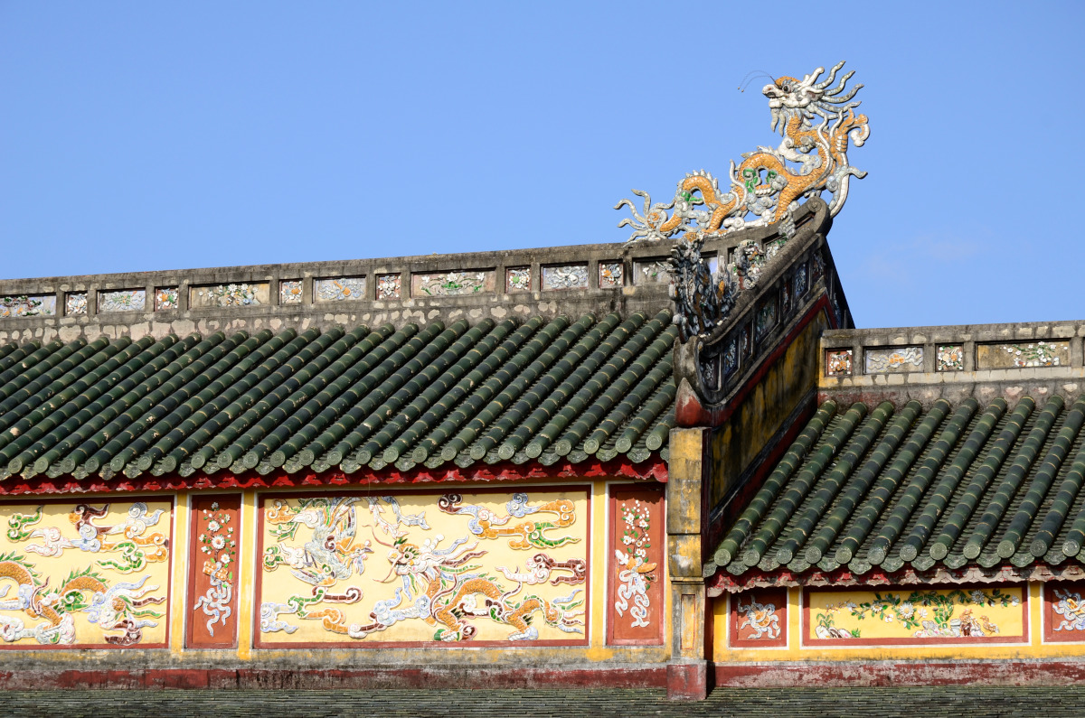 Aufwendig verziertes Dach